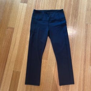 New w/tags cropped Under Armour black leggings, size M